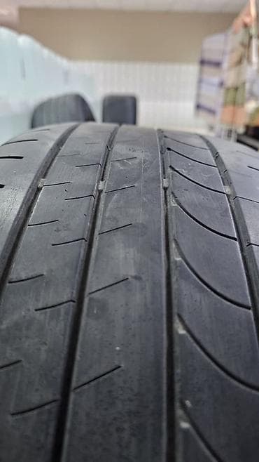 20: Комплект летних шин Bridgestone — 4 штуки. 235/55/20 Б/У Состояние — 8