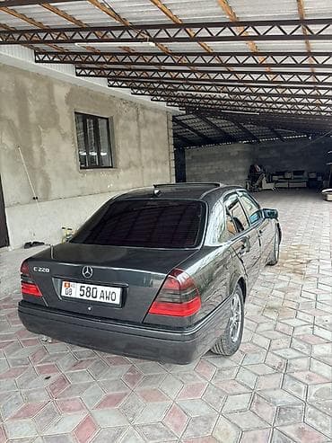 Mercedes-Benz C-Class: 1994 г., 2.2 л, Механика, Газ, Седан — 2
