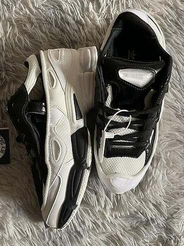 Жеке буюмдар: Эркектердин кроссовкасы, 41, Adidas, Жаңы, түсү - Кара — 2