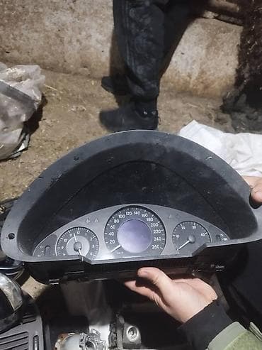 Автозапчасти: Запчасть на Мерседес 211 Фара простой правая сторона Болоки,рамки — 6