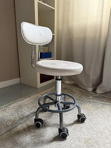 стулья офисные: Стул на колёсиках с регулируемой высотой и опорой для ног. - — 1