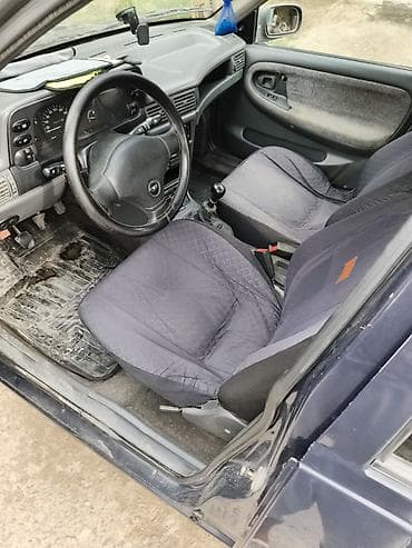 Унаа: Daewoo Nexia: 2006 г., Кол менен иштөөчү, Бензин, Седан — 4