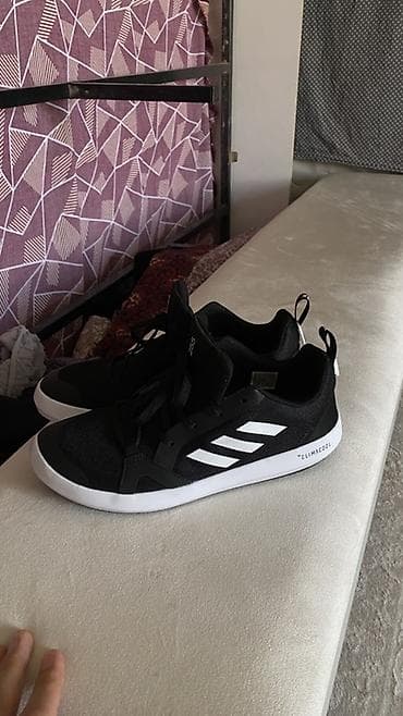 футбольный рюкзак: Мужские кроссовки, 43, Adidas, Новый, цвет - Черный, Платная доставка — 3