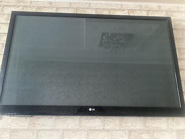 Телевизор LG, диагональ экрана ориентировочно 40–47" (широкоформатная