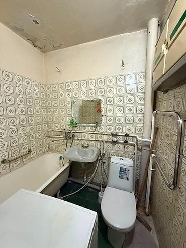 3 комнаты, 58 м², 3 мкр 104 серия, 4 этаж, Старый ремонт — 4
