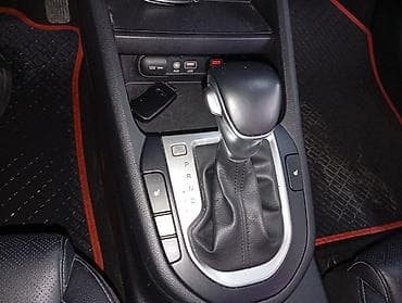 торг у капота: Kia K3: 2020 г., 1.6 л, Автомат, Бензин, Седан — 10