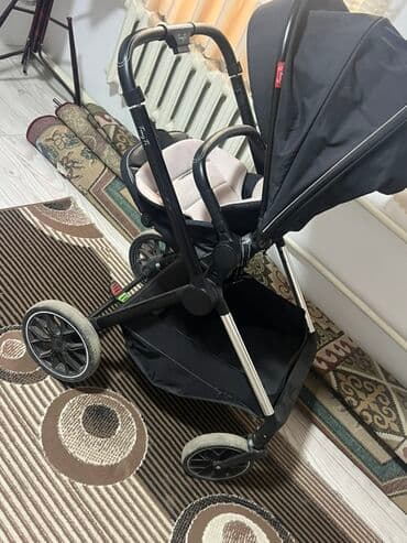 каляска прогулочная: Коляска, цвет - Черный, Б/у — 6