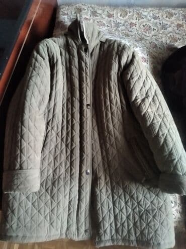 спортивные пуховики: Одевали пару раз, состояние хорошее
Размер примерно 54-56 — 1