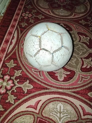 Футбольный мяч, классическая 32-панельная конструкция. Цвет белый с — 2