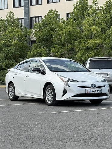 Toyota Prius: 2017 г., 1.8 л, Автомат, Гибрид, Лифтбек — 4