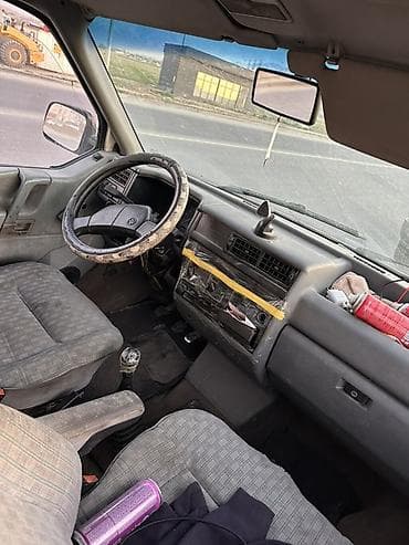 продаю машину: Volkswagen Transporter: 1992 г., 1.8 л, Ручные, Бензин, Фургон — 4