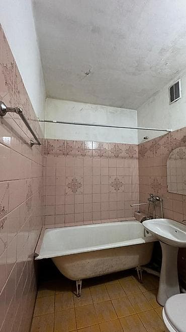 дом кирпичный: 1 комната, 34 м², 105 серия, 1 этаж, Старый ремонт — 10
