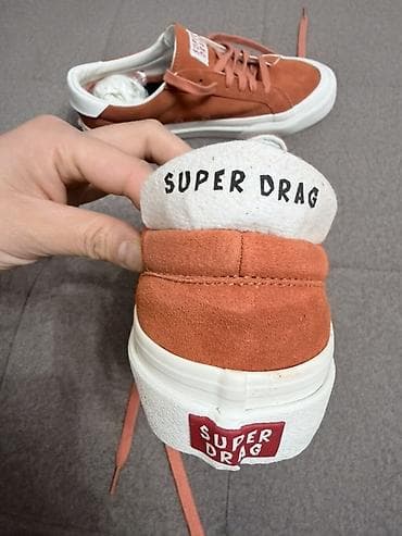 Мужские кроссовки, 41, Superdry, Новый, цвет - Оранжевый at lalafo.kg Мужские кроссовки, 41, Superdry, Новый, цвет - Оранжевый