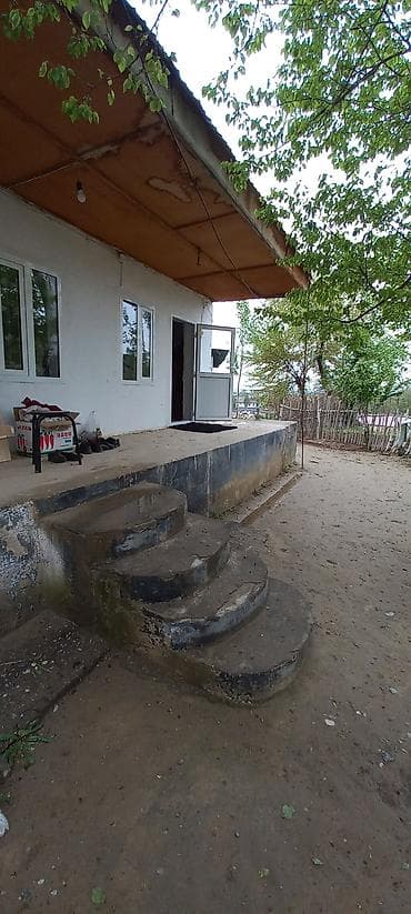 nice house: Дом с большим навесным крыльцом и участком - Одноэтажный дом с белым — 1