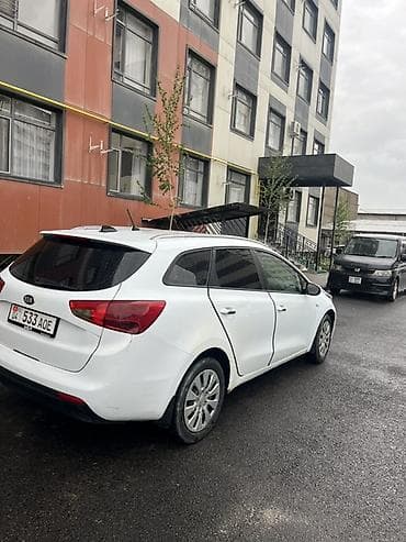 Kia: Kia Ceed: 2014 г., 1.6 л, Механика, Бензин, Универсал — 3