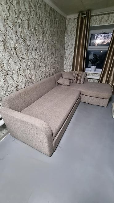 стол бу бишкек: Бурчу бар диван, Жастыктар менен — 1