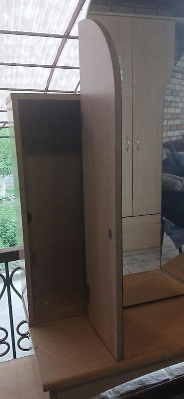 bed table: Трюмо с трехстворчатым зеркалом и боковыми шкафчиками - Конструкция — 3