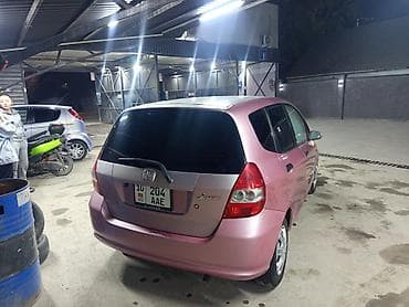 Honda Fit: 2008 г., 1.3 л, Механика, Бензин, Хэтчбэк