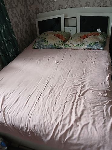 стол письменный тумбочка: Двуспальная кровать с высоким изголовьем и центральной нишей - Размер — 2