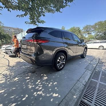 Toyota Highlander: 2021 г., 3.5 л, Автомат, Бензин, Кроссовер — 3