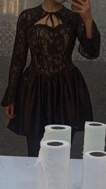 коктейльные платья на одно плечо: Вечернее платье, Коктейльное, Короткая модель, Атлас, С рукавами, Корсет, M — 1