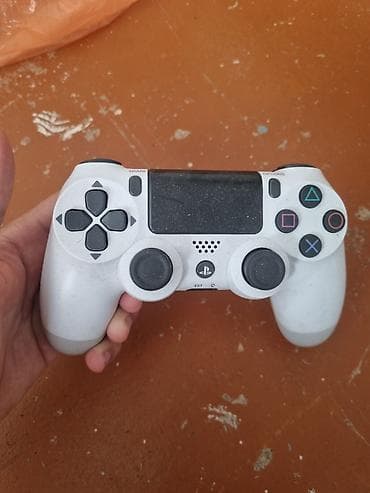 ps4 джойстик: Беспроводной геймпад Sony DualShock 4 (модель CUH‑ZCT2E), цвет белый — 1
