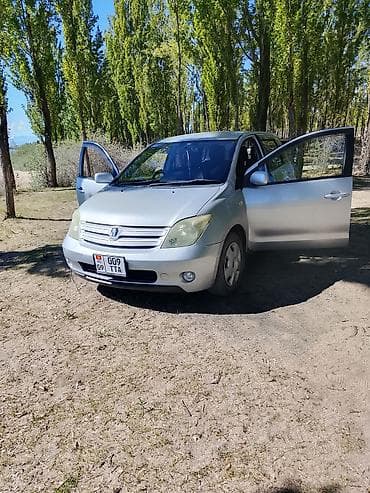 малометражки авто: Toyota Ist: 2002 г., Автомат, Бензин, Хэтчбэк — 1