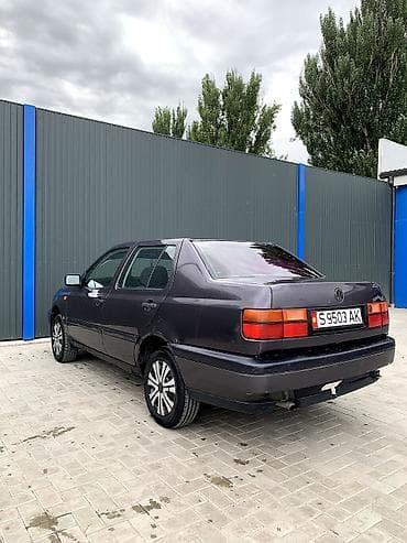 70 сом: Volkswagen Vento: 1994 г., Кол менен иштөөчү, Бензин, Седан — 4