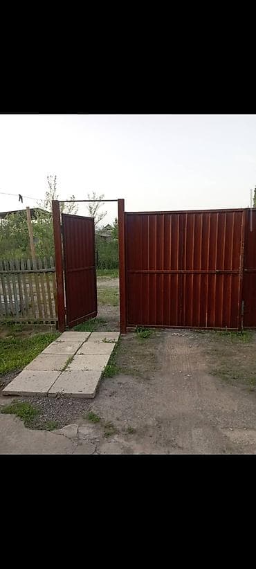 шифер профнастил: Металлические распашные ворота с калиткой и столбами - Материал — 5