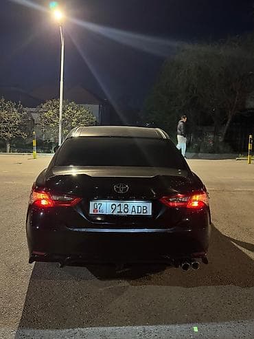 r17 215: Toyota Camry: 2018 г., Бензин, Седан — 2