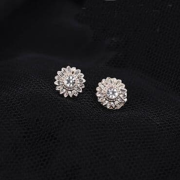 пышное фатиновое свадебное платье: Серьги-гвоздики НС в форме подсолнуха — стильный и нежный акцент для — 2