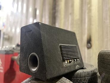 Активный автомобильный сабвуфер Carwales в закрытом корпусе с