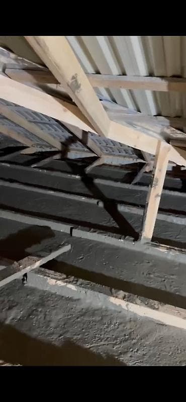 услуги по утеплению крыши: Монолитная стяжка по деревянным перекрытиям (плоская кровля/чердачное — 1