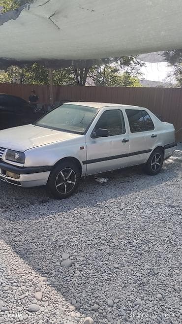 vip razbor: Volkswagen Vento: 1992 г., Седан — 1