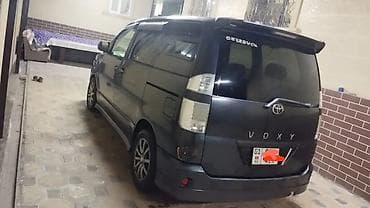 Toyota Voxy: 2005 г., 2 л, Вариатор, Бензин, Минивэн