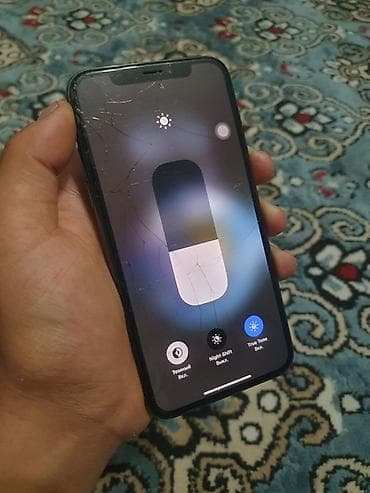 Техника и электроника: IPhone Xs, Б/у, 64 ГБ, Черный, Чехол, 50 % — 1