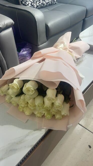 буудай сатам: Букет из белых роз - Состав: крупные белые розы с плотным бутоном — 2