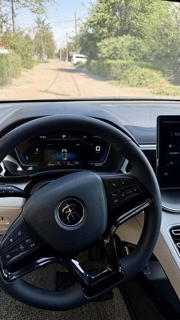 geely e5: BYD Song Plus: 2021 г., 1.5 л, Гибрид, Кроссовер — 2