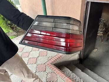 габарит: Задний фонарь автомобиля (левый/правый по форме – угловой — 1
