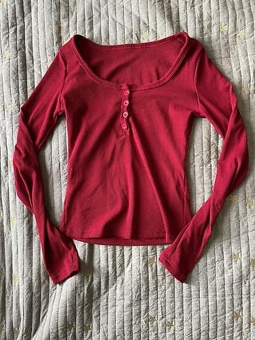 Лонгслив женский, трикотажный, насыщенно‑красный. - Крой