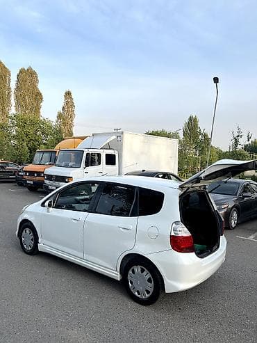 type r: Honda Fit: 2001 г., 1.3 л, Автомат, Бензин, Хэтчбэк — 7