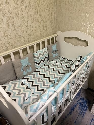 small table: Детская односпальная кровать, Б/у, Для мальчика, С бортиком, С матрасом, Дерево, Платная доставка — 1