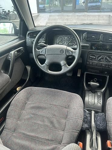 электронные скутера: Volkswagen Vento: 1993 г., 1.8 л, Автомат, Бензин, Седан — 8