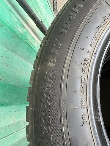 Транспорт: Комплект автомобильных шин 235/65 R17 108H. Характеристики: - Размер — 2