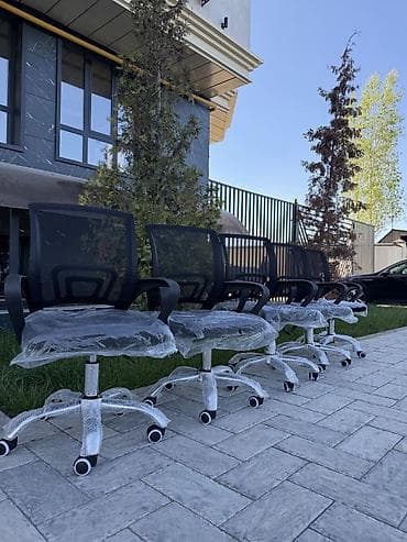 стол для цветов: Офисное кресло, Новый, С колесиками — 1