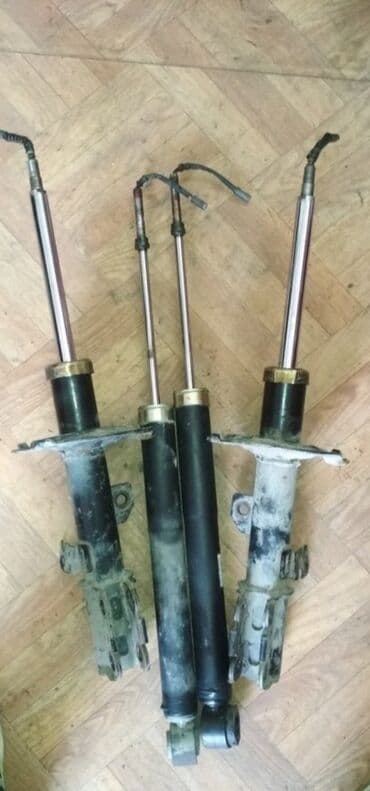 Продам задние амортизаторы на Ипсум электронные.
В отличном состоянии