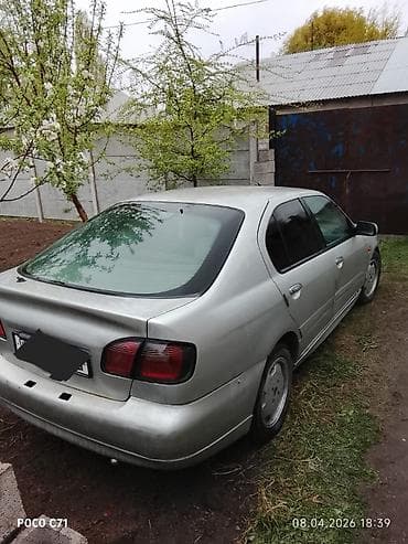 lada 2113: Седан серебристого цвета (4 двери), класс C/D. Компактные габариты — 3