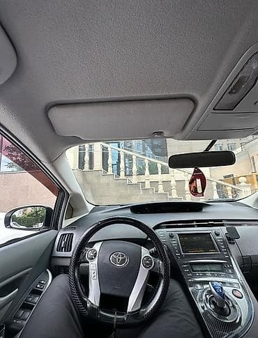 Toyota Prius: 2010 г., Гибрид, Хэтчбэк — 4