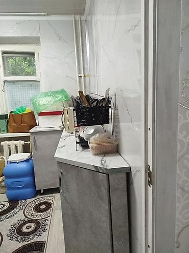 Мебель: Кухонный гарнитур под “бетон” с мраморными столешницами - Планировка — 2