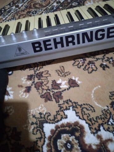 кызыл бирдик: MIDI-клавиатура Behringer UMX61 (U-Control) - 61 полноразмерная — 6